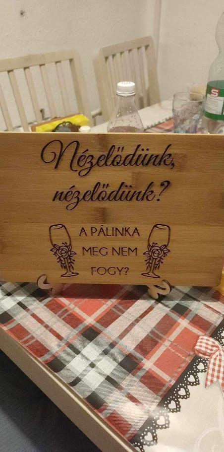 Esküvői tábla egyedi grafikával